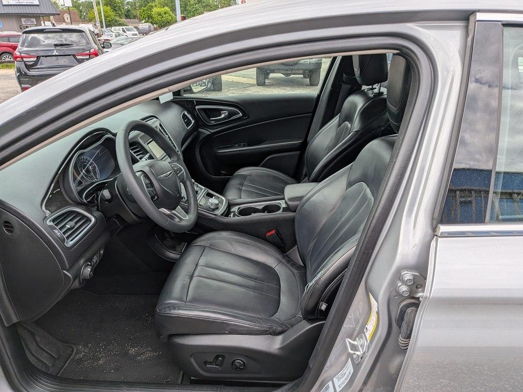Chrysler 200  2015