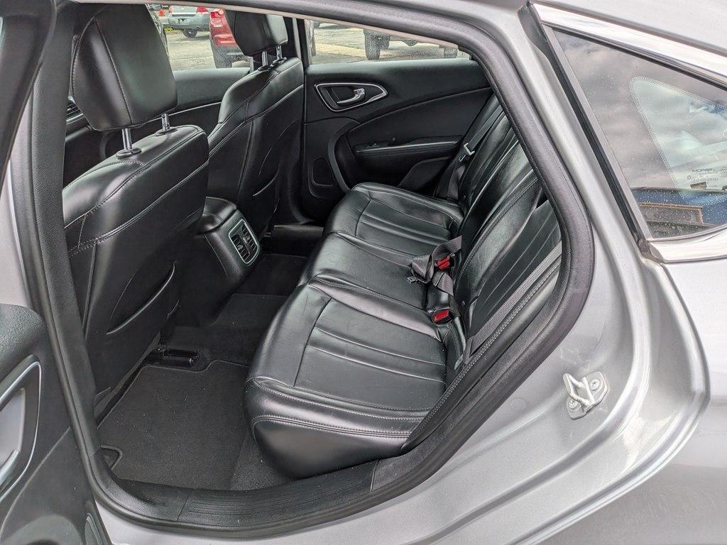 Chrysler 200  2015