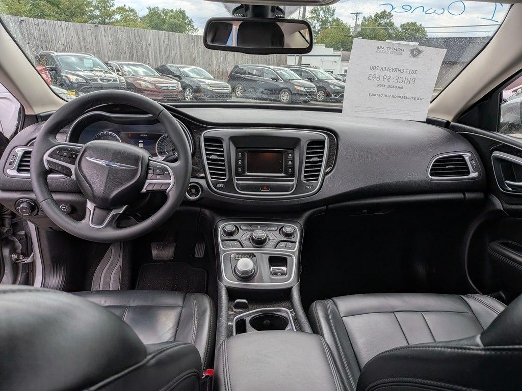 Chrysler 200  2015