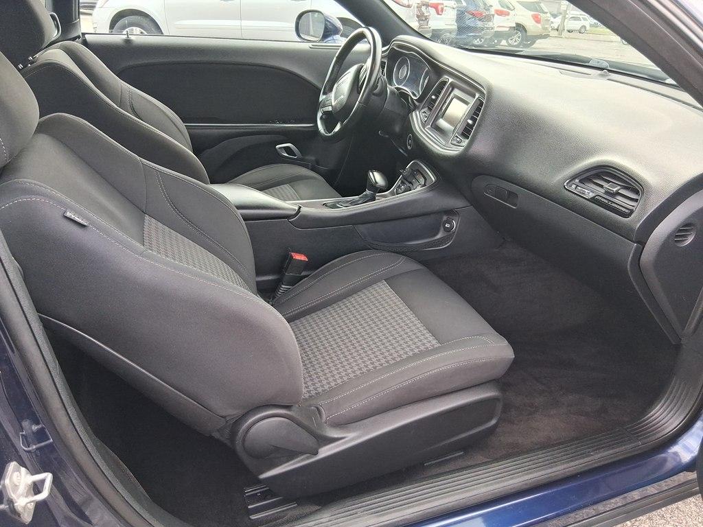 Dodge Challenger 2dr Cpe SXT 2016