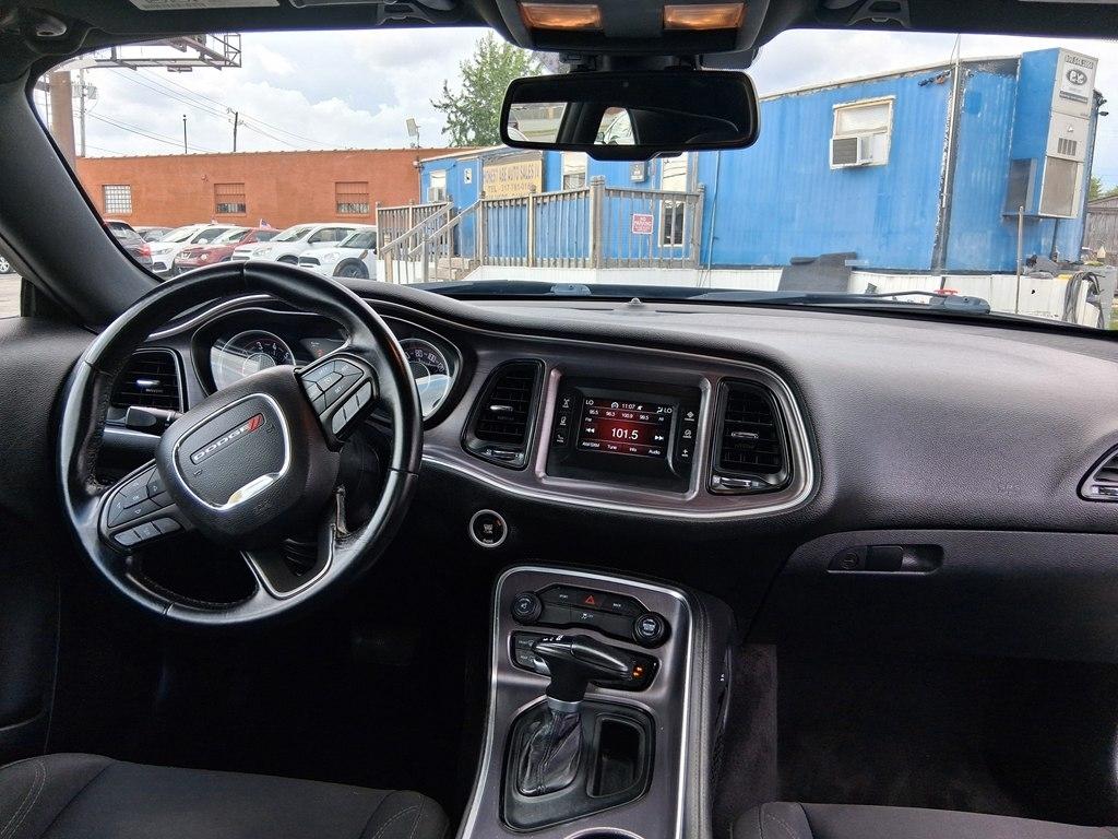 Dodge Challenger 2dr Cpe SXT 2016