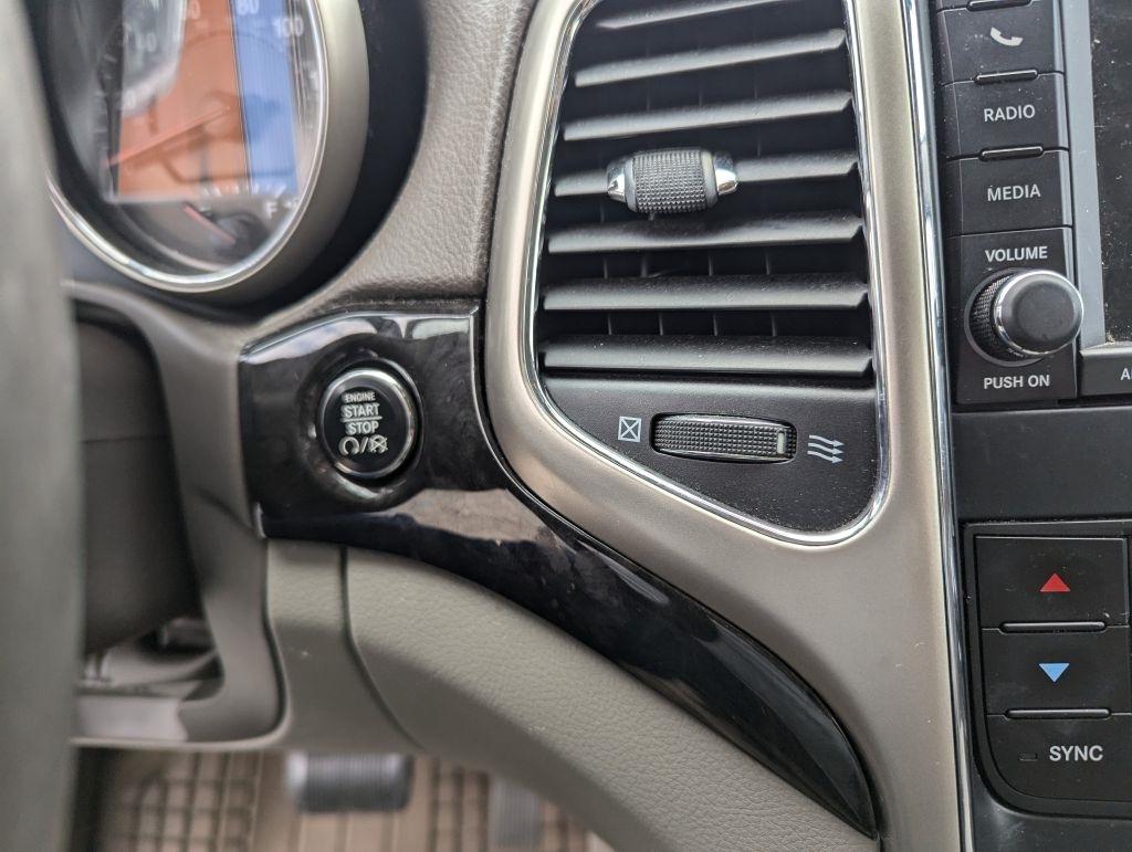 Jeep Grand Cherokee 4WD 4dr Laredo 2012