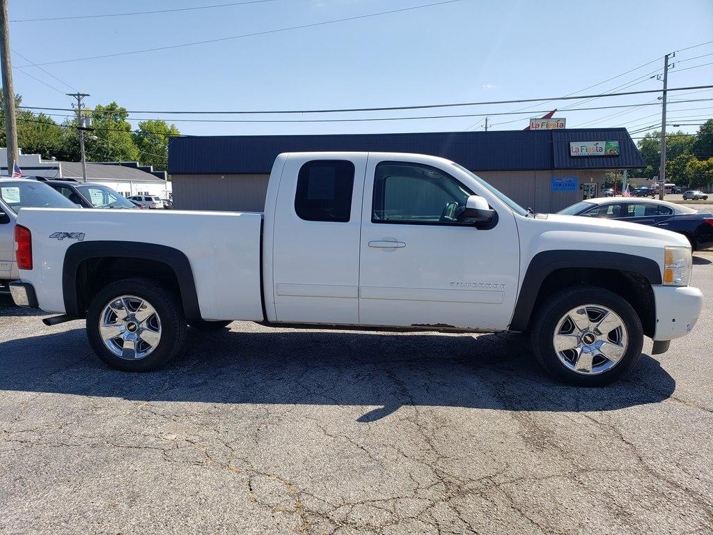 Chevrolet Silverado 1500 4WD Ext Cab 143.5" LTZ 2010