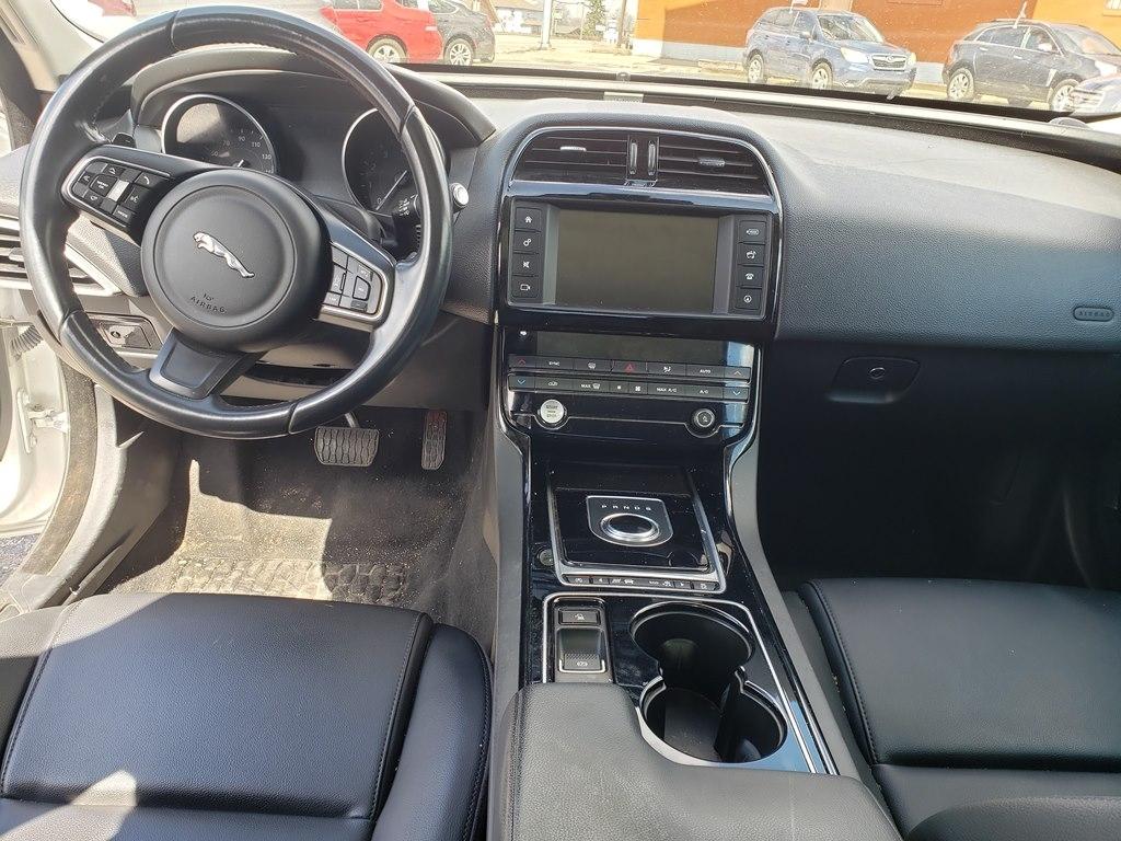 Jaguar XE 25t RWD 2017