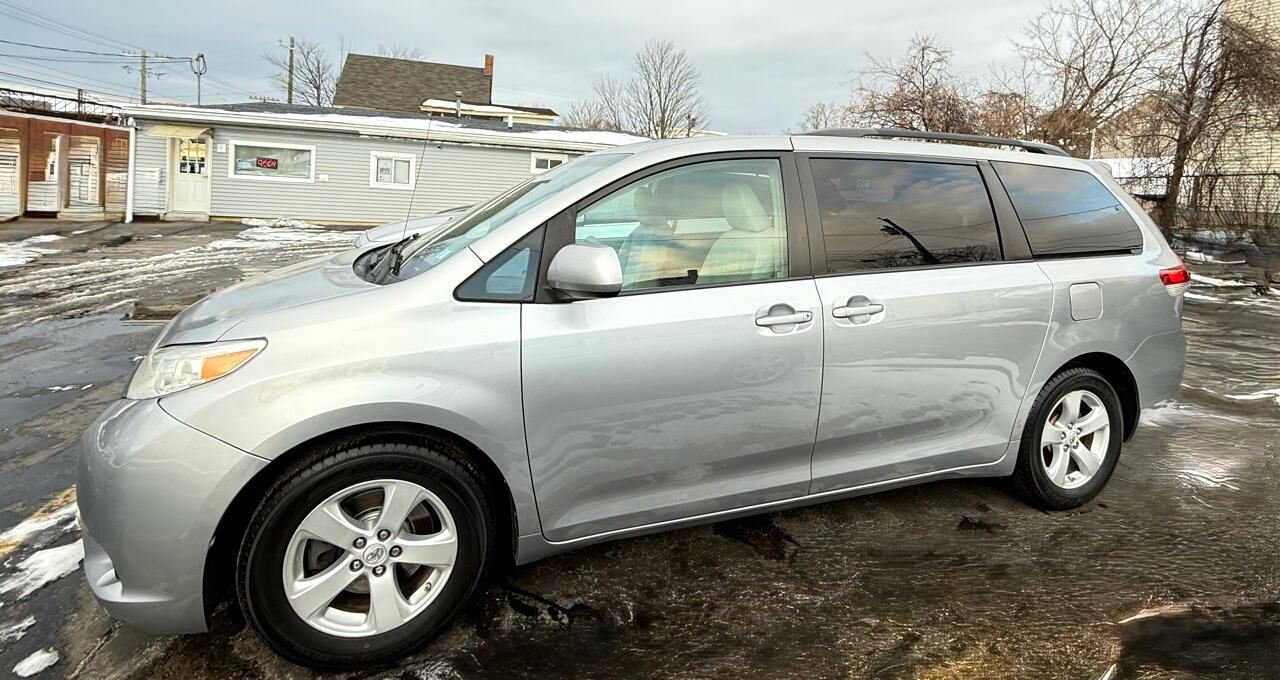 Toyota Sienna LE 2012