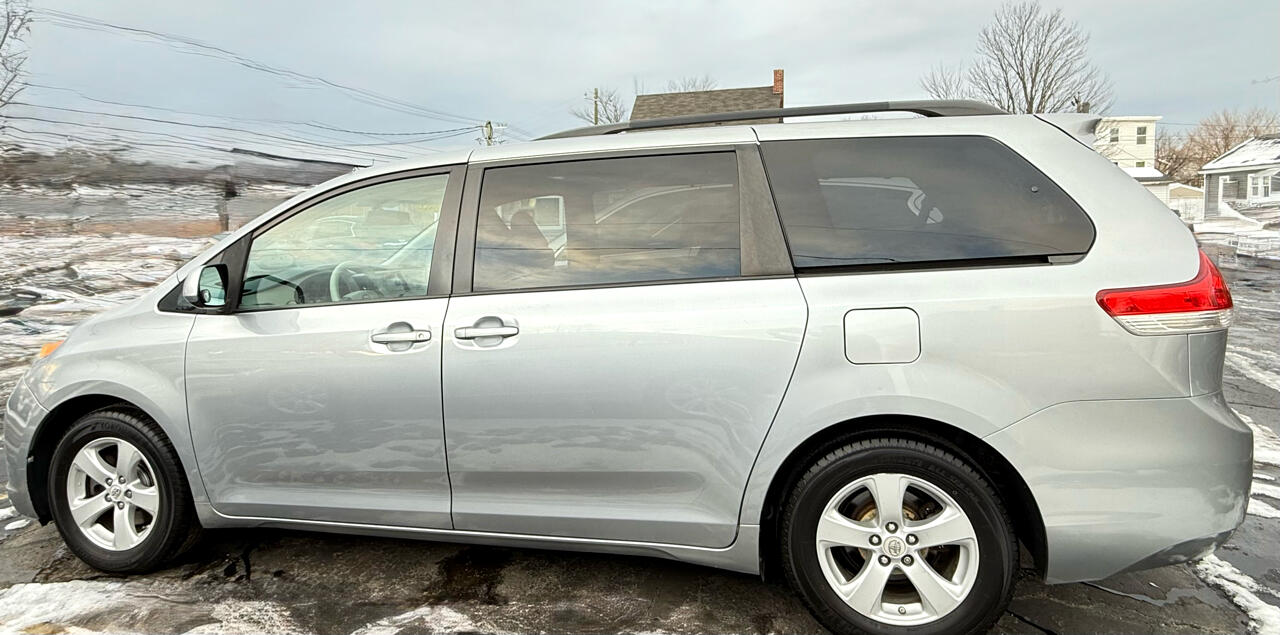 Toyota Sienna LE 2012