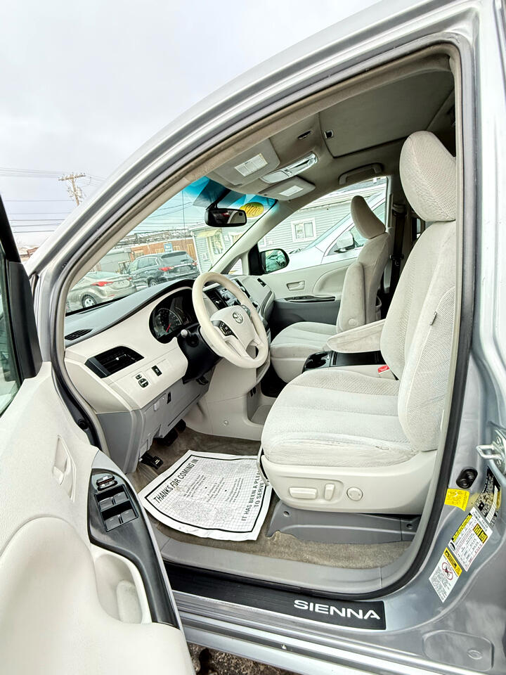 Toyota Sienna LE 2012