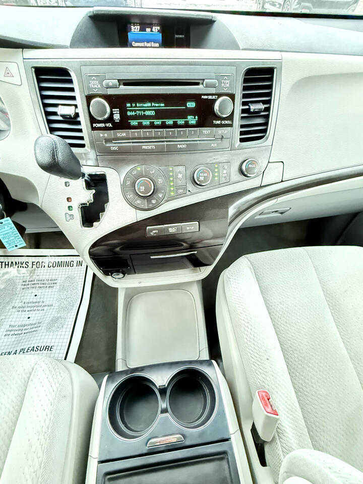 Toyota Sienna LE 2012