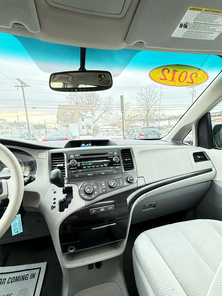 Toyota Sienna LE 2012