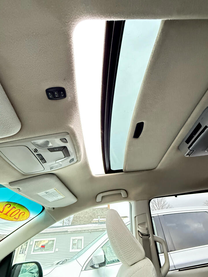 Toyota Sienna LE 2012