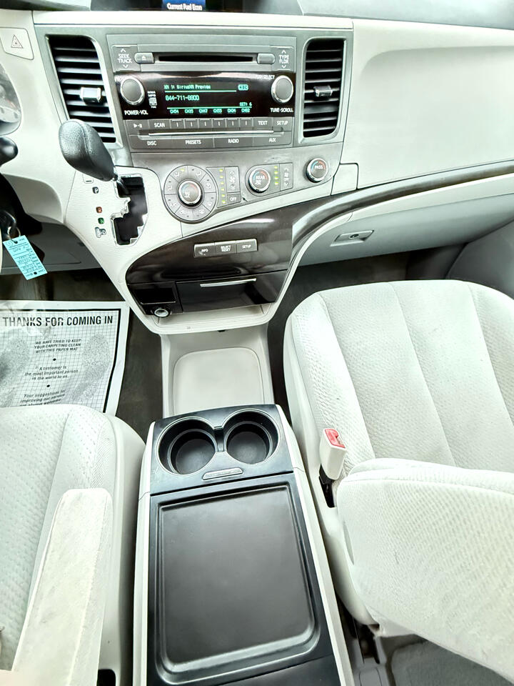 Toyota Sienna LE 2012