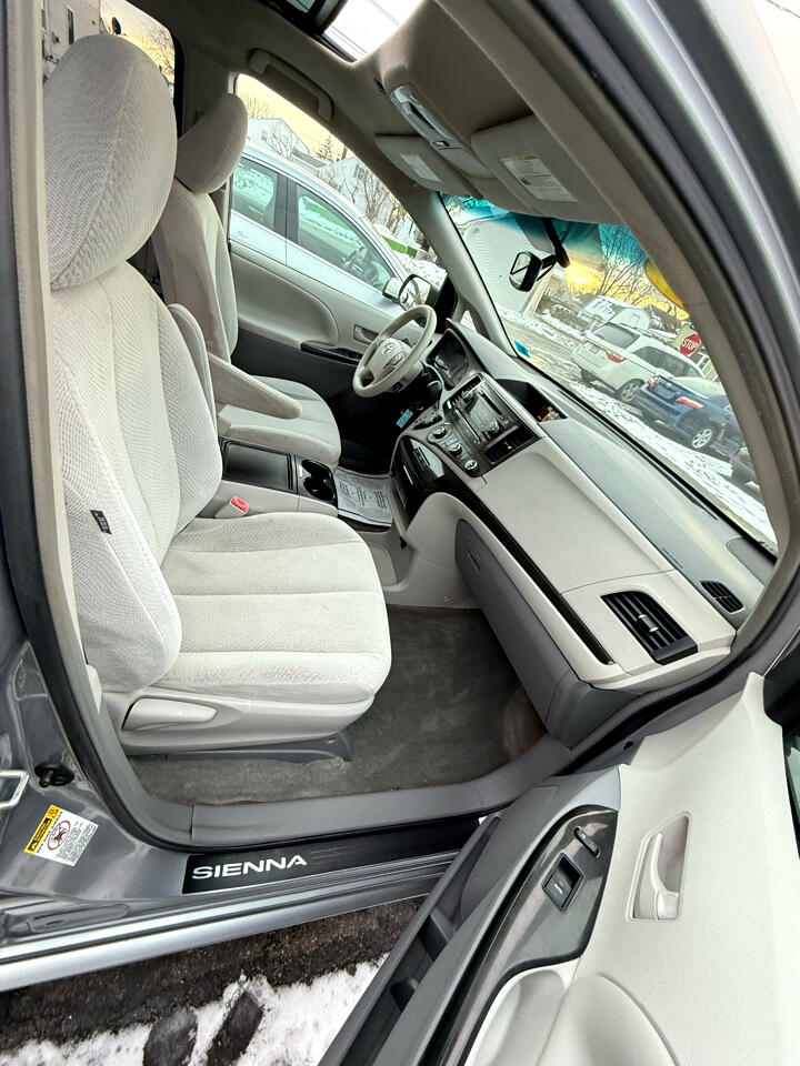 Toyota Sienna LE 2012