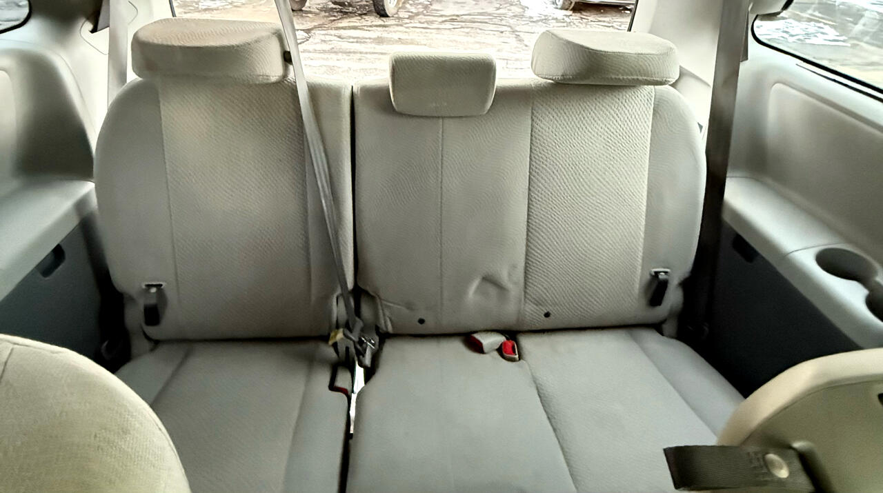 Toyota Sienna LE 2012