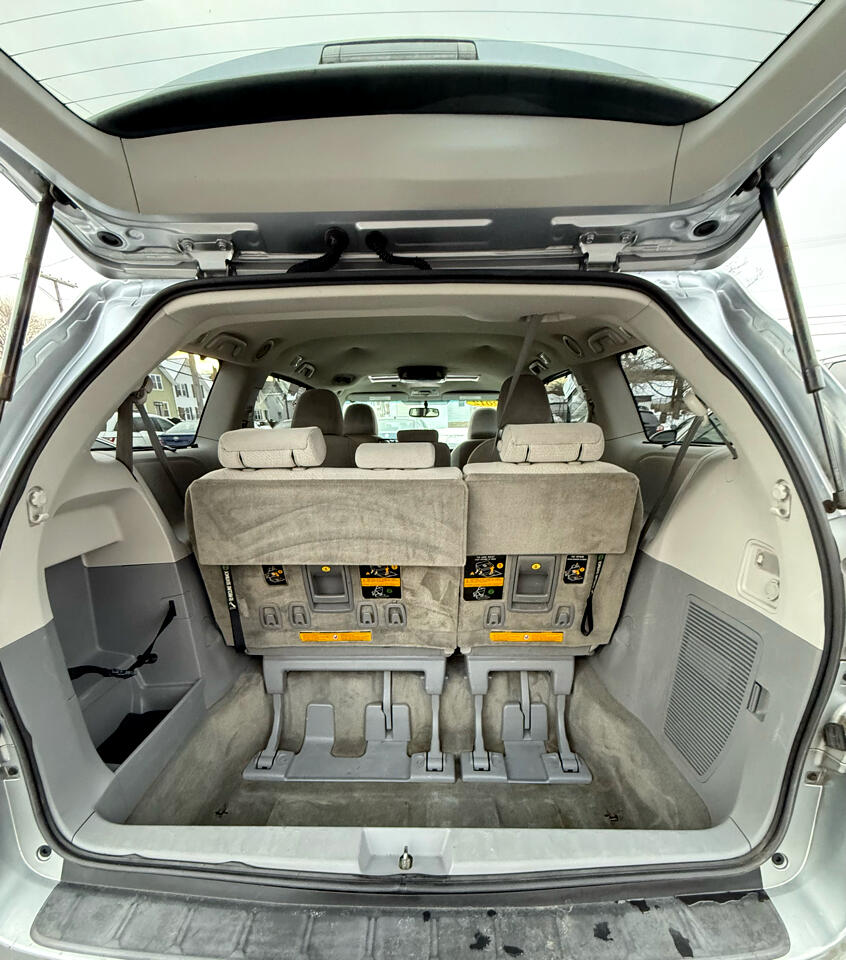 Toyota Sienna LE 2012