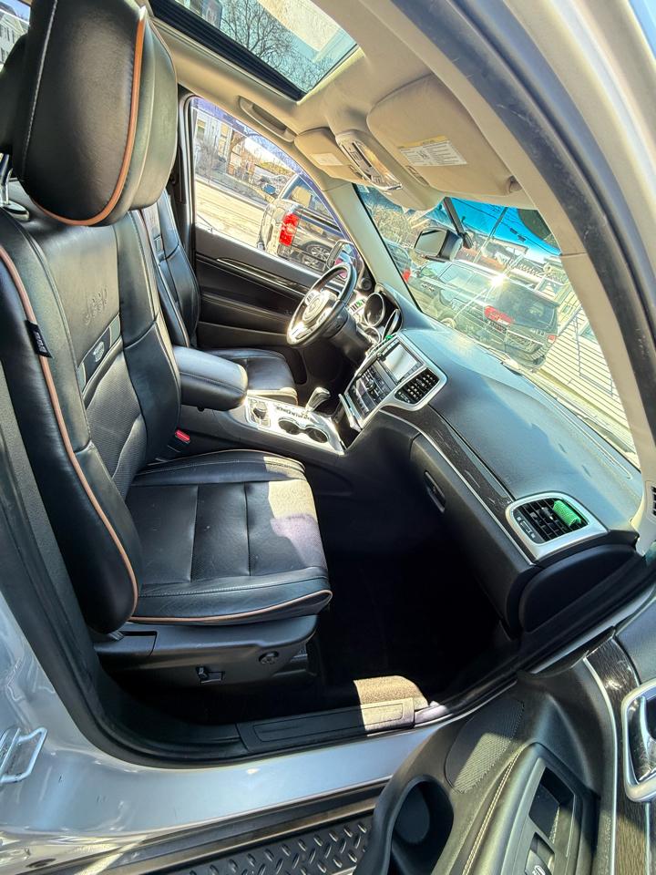 Jeep Grand Cherokee Laredo 4WD 2011