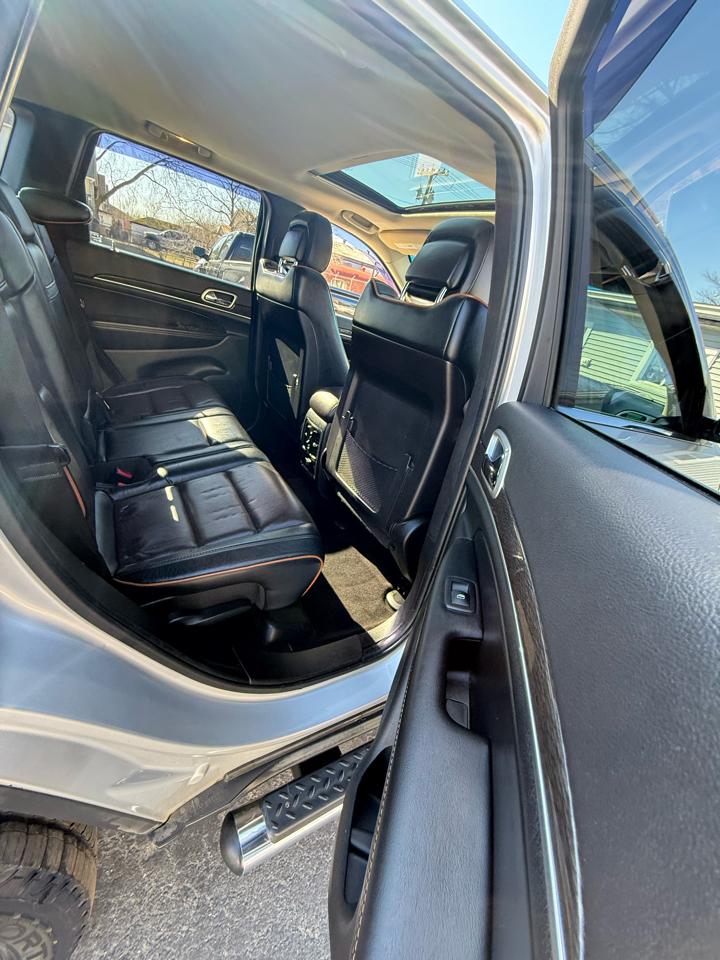 Jeep Grand Cherokee Laredo 4WD 2011