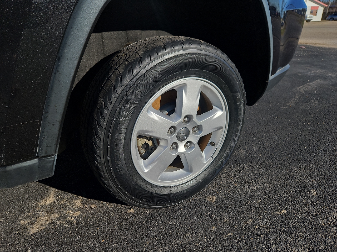 Jeep Grand Cherokee RWD 4dr Laredo 2012