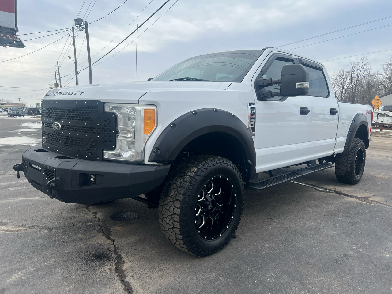 2017 Ford Super Duty F-250 SRW XL 4WD Crew Cab 6.75' Box