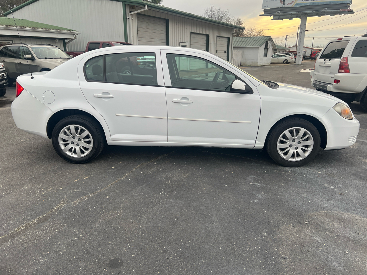 Chevrolet Cobalt 4dr Sdn LT w/1LT 2010
