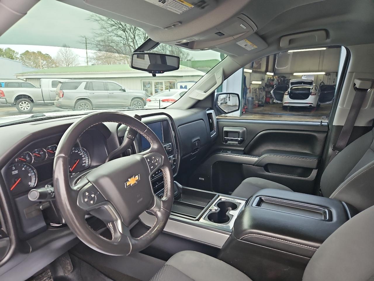 Chevrolet Silverado 1500 4WD Crew Cab 143.5" LT w/1LT 2015