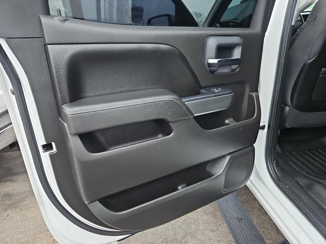 Chevrolet Silverado 1500 4WD Crew Cab 143.5" LT w/1LT 2015