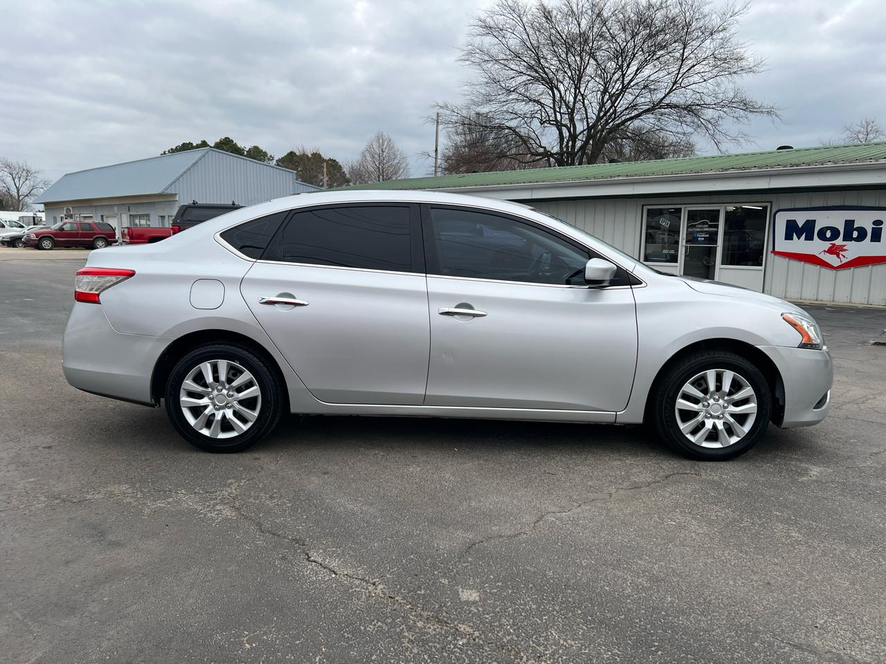 Nissan Sentra 4dr Sdn I4 CVT SV 2015