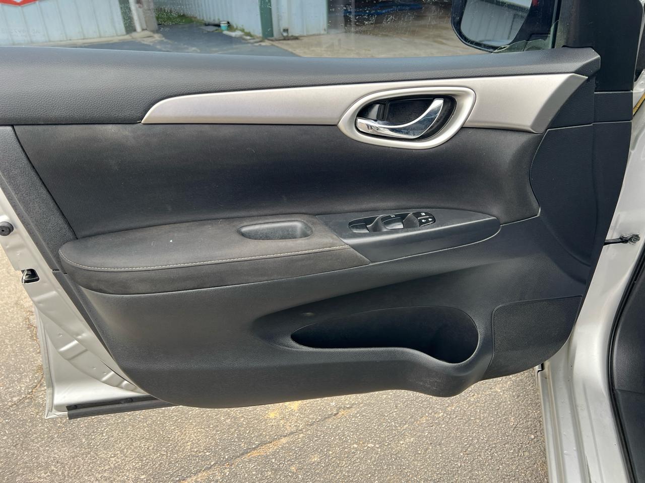 Nissan Sentra 4dr Sdn I4 CVT SV 2015