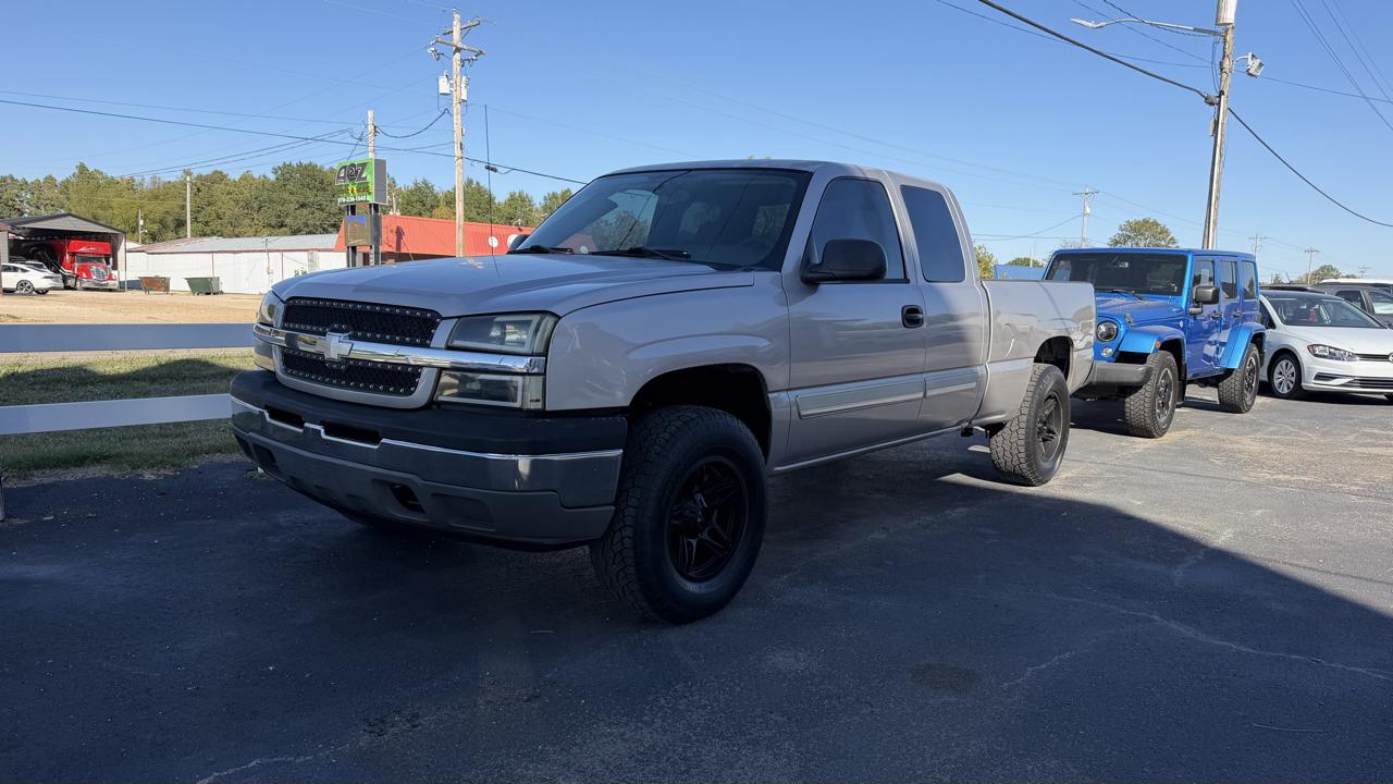 Chevrolet Silverado 1500 LS Ext. Cab Short Bed 2WD 2005