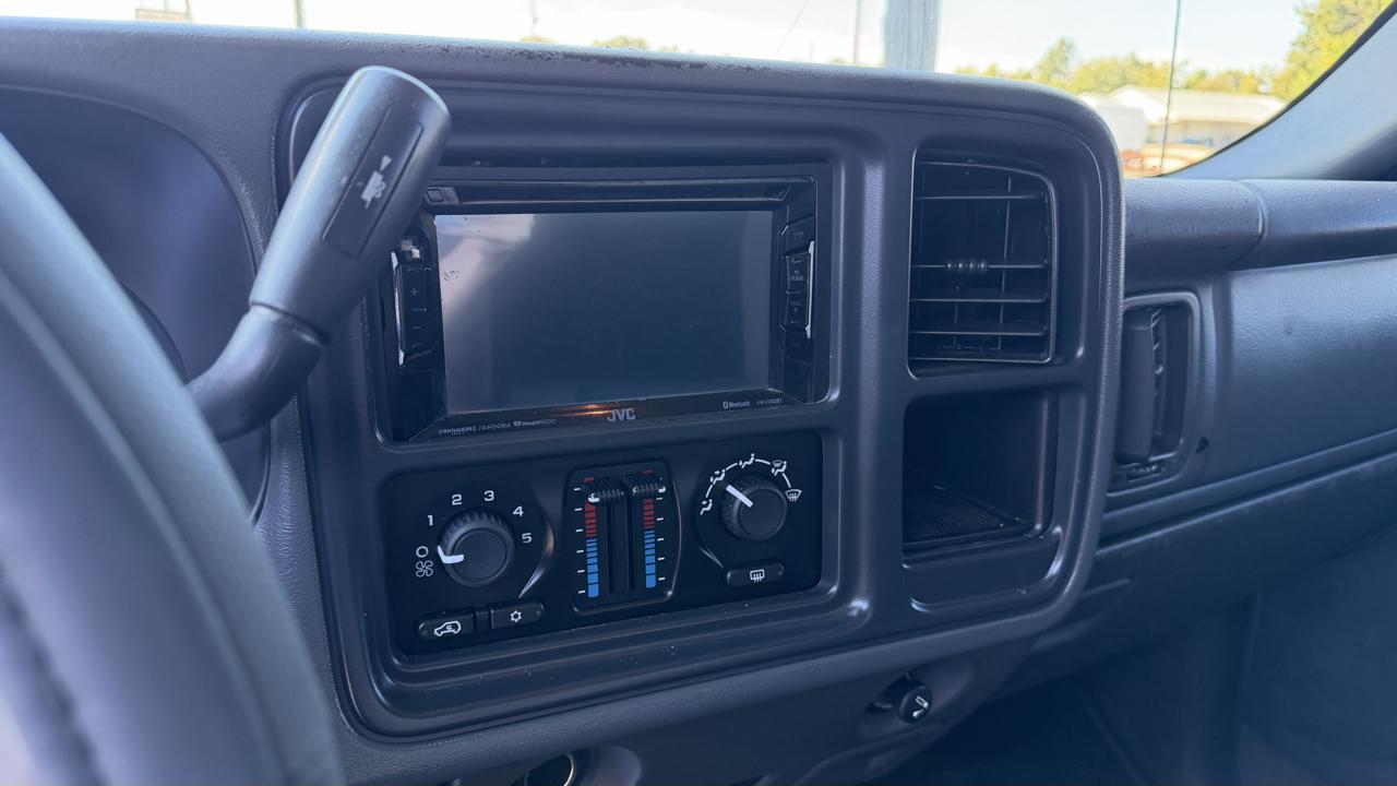 Chevrolet Silverado 1500 LS Ext. Cab Short Bed 2WD 2005