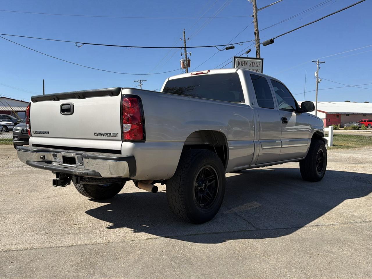 Chevrolet Silverado 1500 LS Ext. Cab Short Bed 2WD 2005