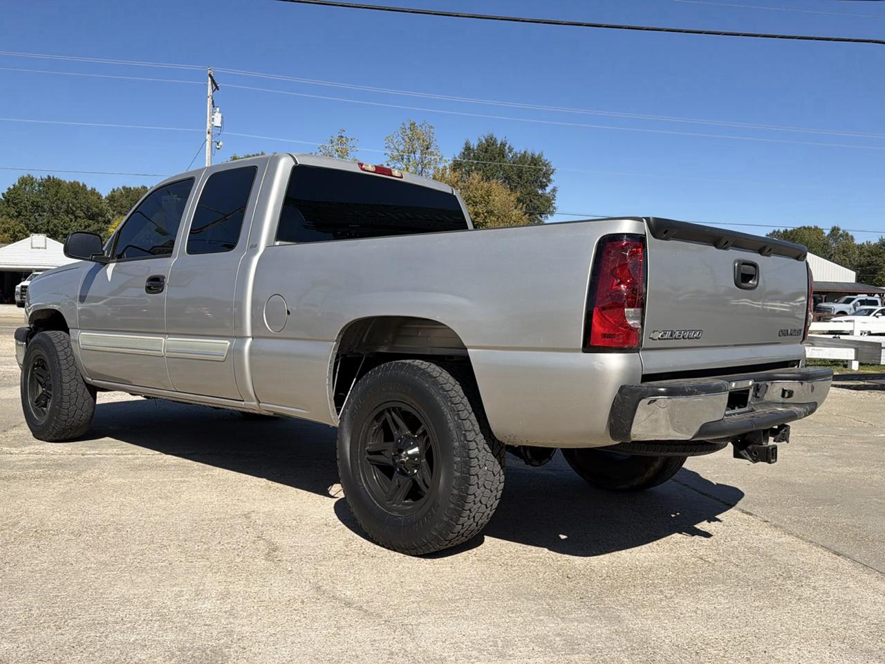 Chevrolet Silverado 1500 LS Ext. Cab Short Bed 2WD 2005
