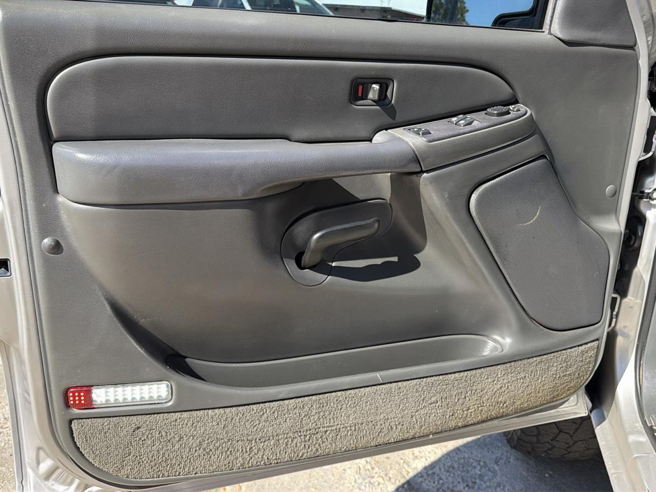 Chevrolet Silverado 1500 LS Ext. Cab Short Bed 2WD 2005