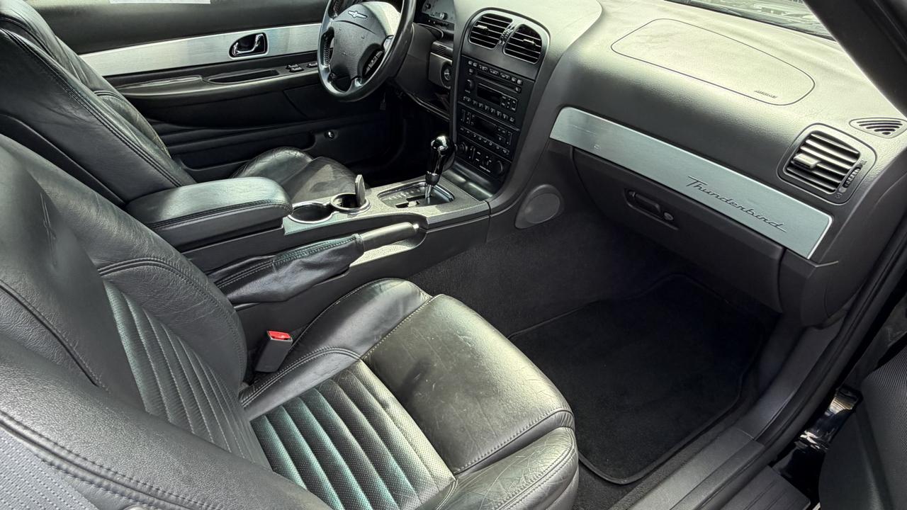 Ford Thunderbird Deluxe 2002