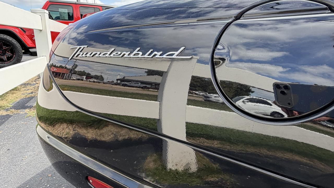 Ford Thunderbird Deluxe 2002