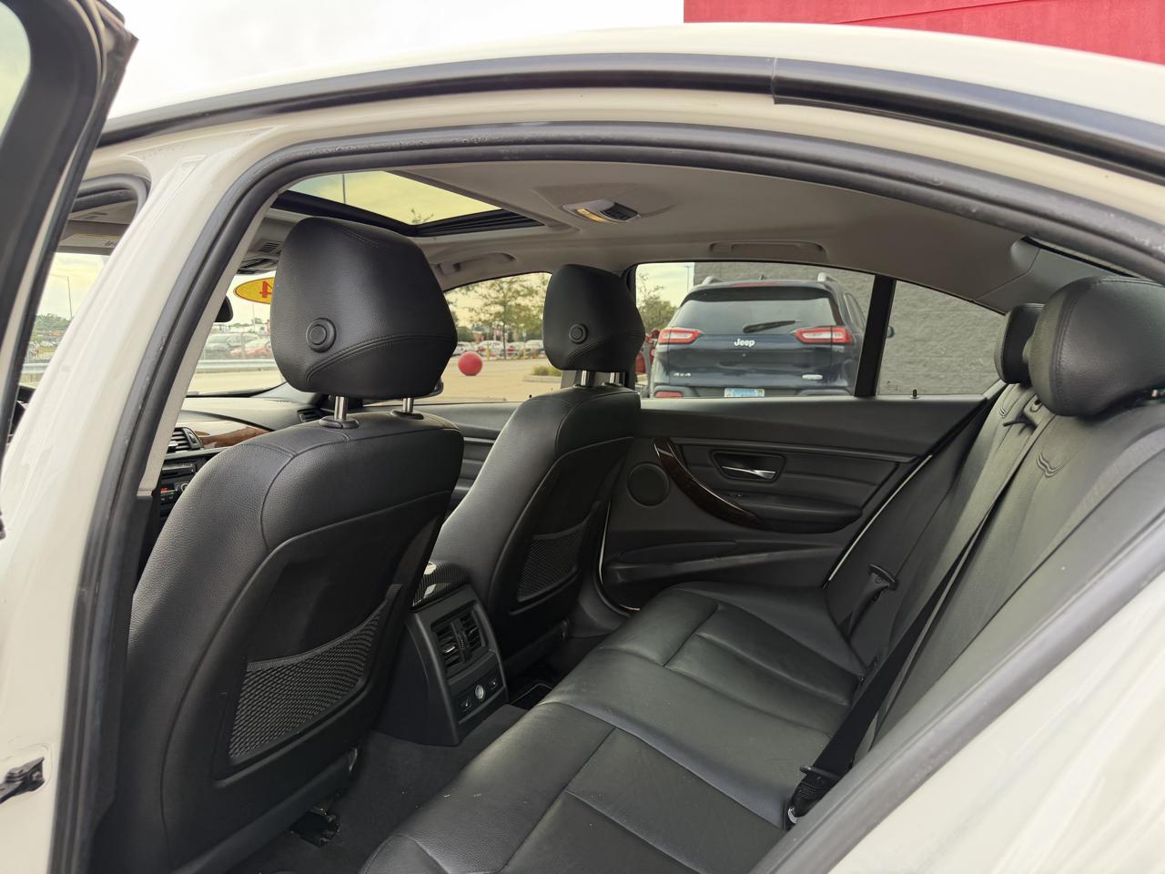 BMW 3 Series 4dr Sdn 328i xDrive AWD 2014