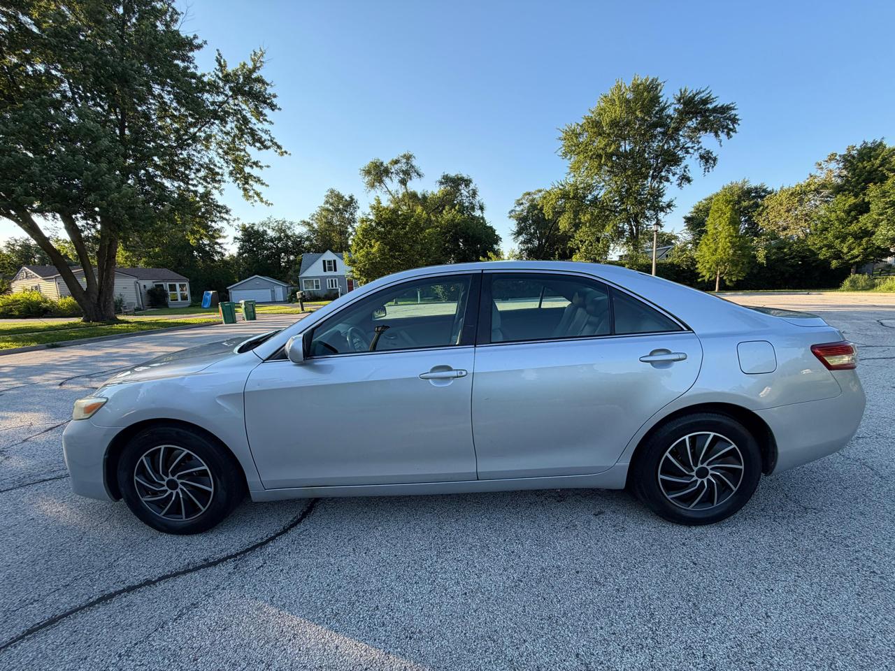 Toyota Camry 4dr Sdn I4 Auto LE (Natl) 2010
