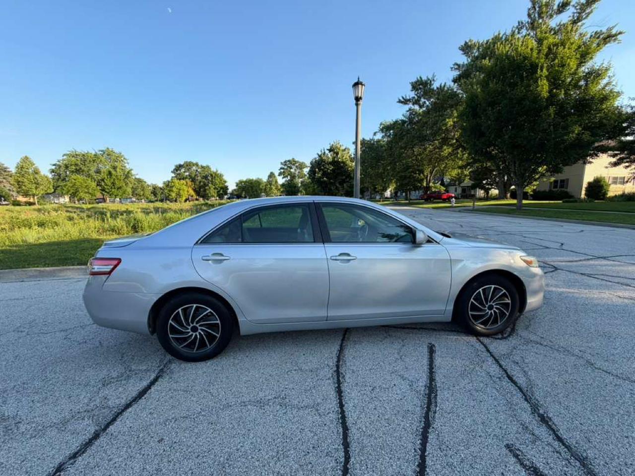 Toyota Camry 4dr Sdn I4 Auto LE (Natl) 2010