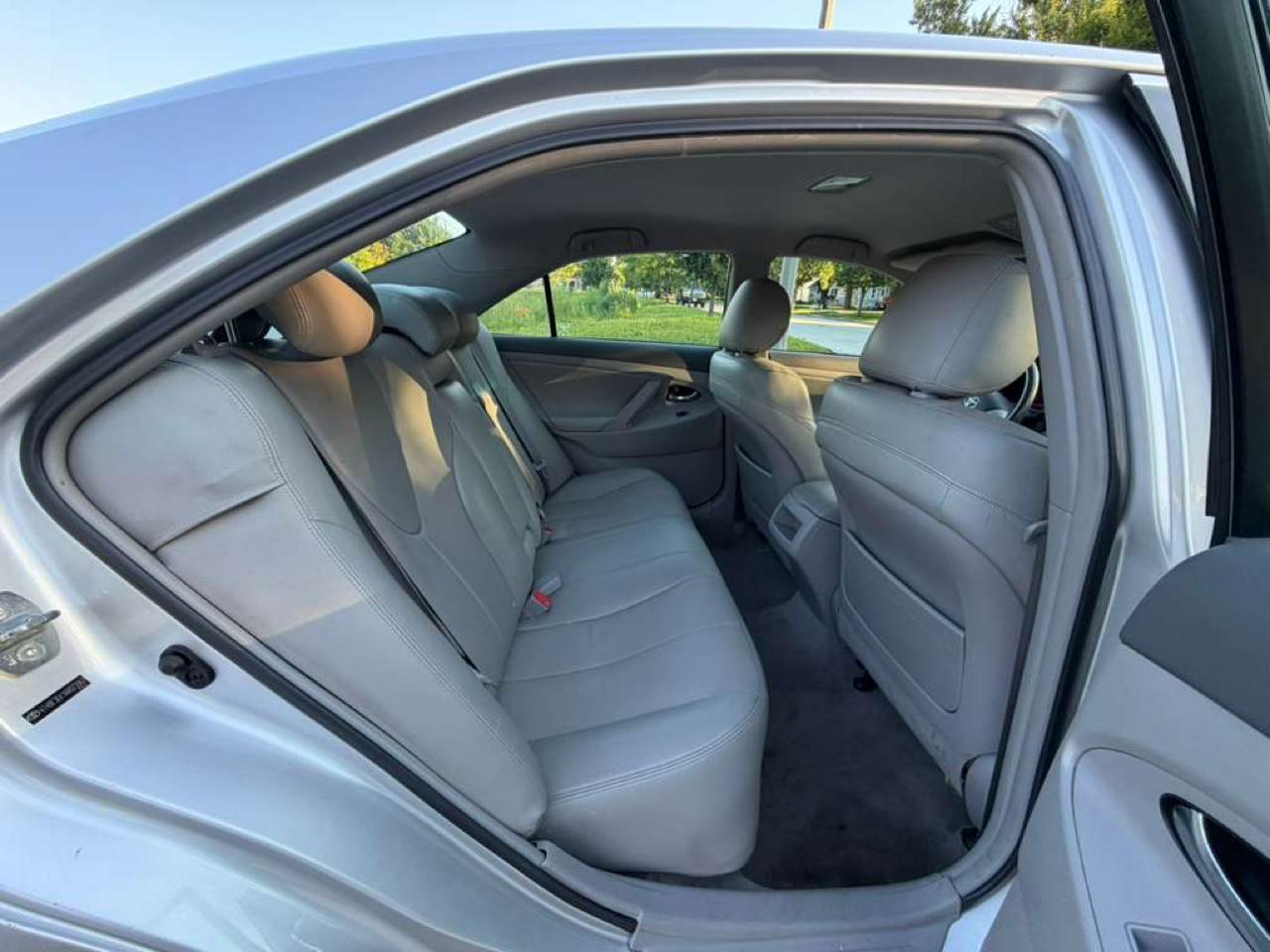 Toyota Camry 4dr Sdn I4 Auto LE (Natl) 2010