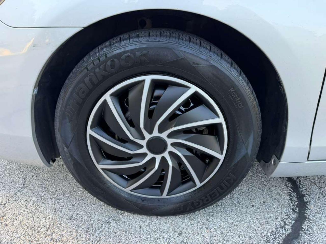 Toyota Camry 4dr Sdn I4 Auto LE (Natl) 2010