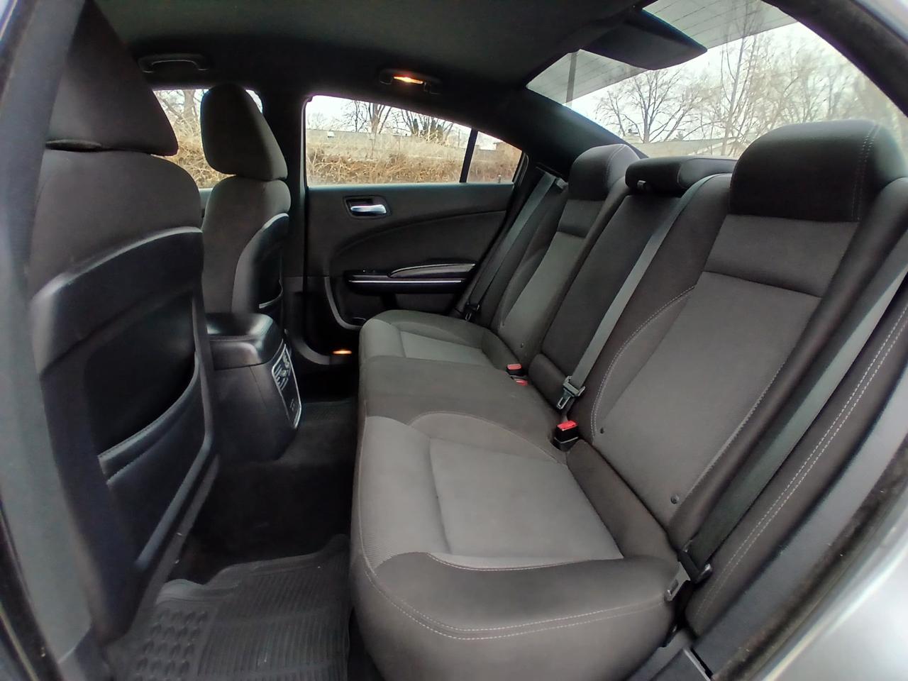 Dodge Charger 4dr Sdn SE RWD 2015