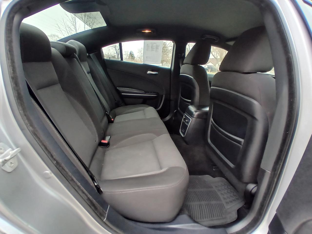 Dodge Charger 4dr Sdn SE RWD 2015