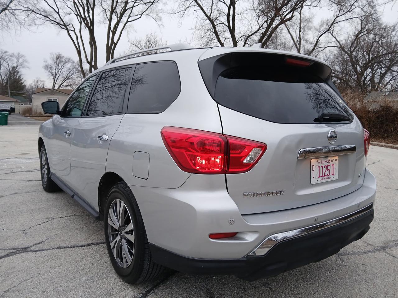 Nissan Pathfinder FWD SL 2019