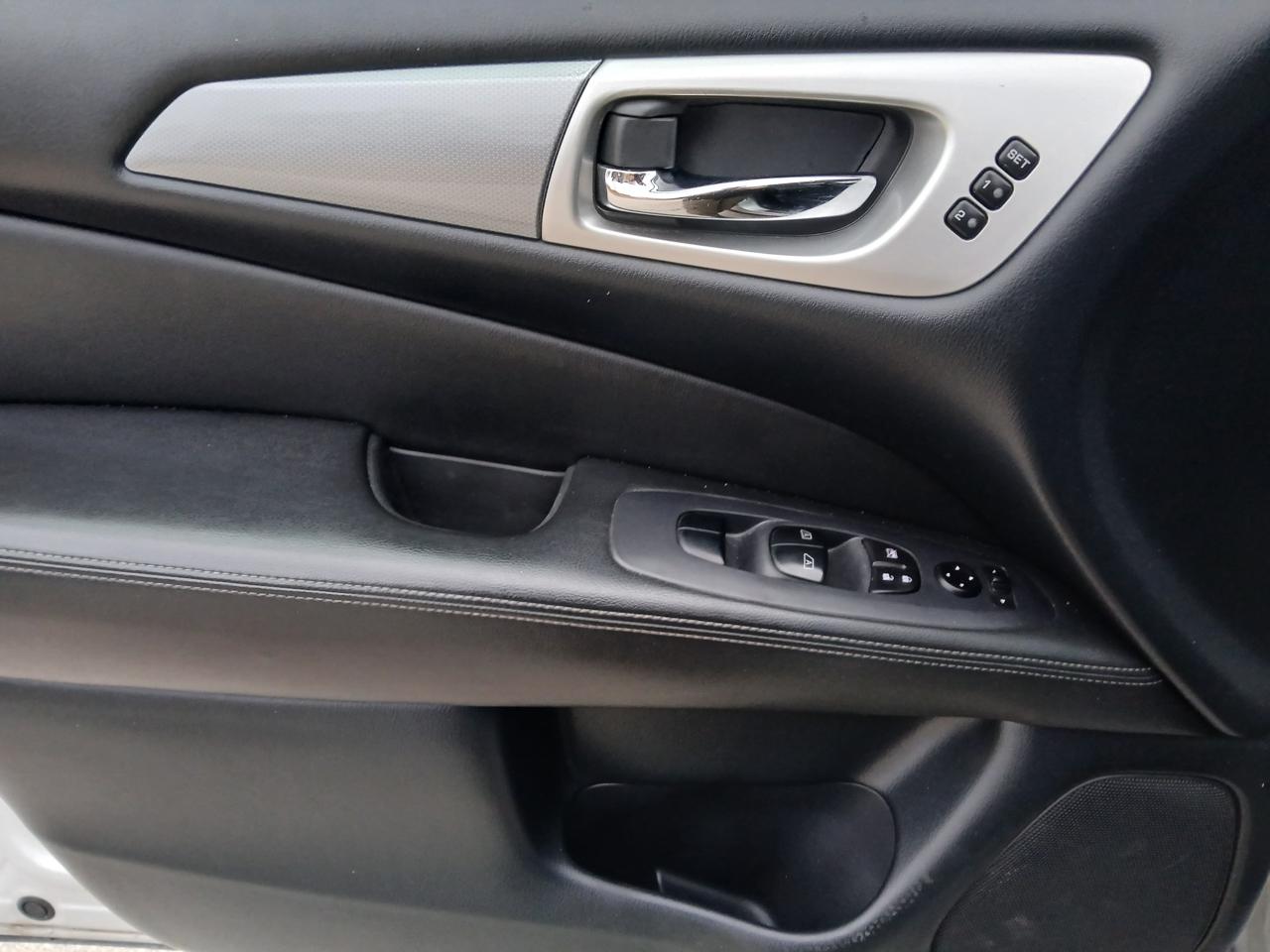 Nissan Pathfinder FWD SL 2019