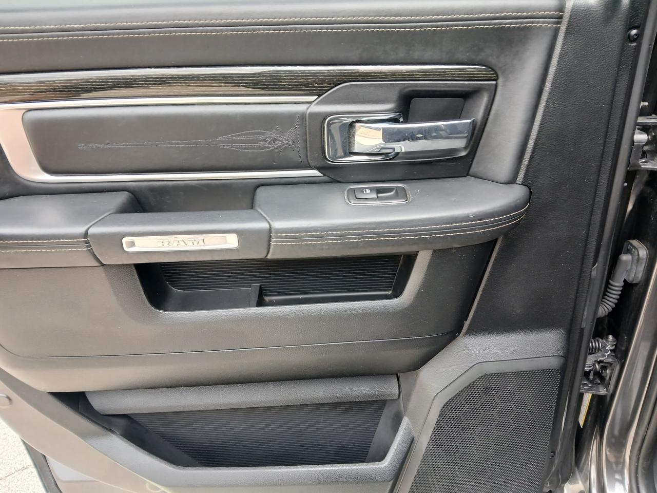 RAM 1500 4WD Crew Cab 140.5" Longhorn Limited 2016