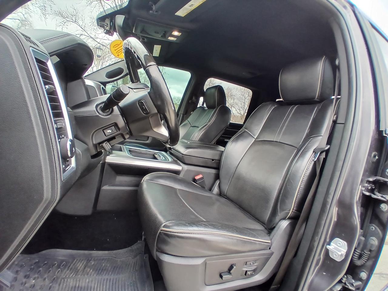 RAM 1500 4WD Crew Cab 140.5" Longhorn Limited 2016