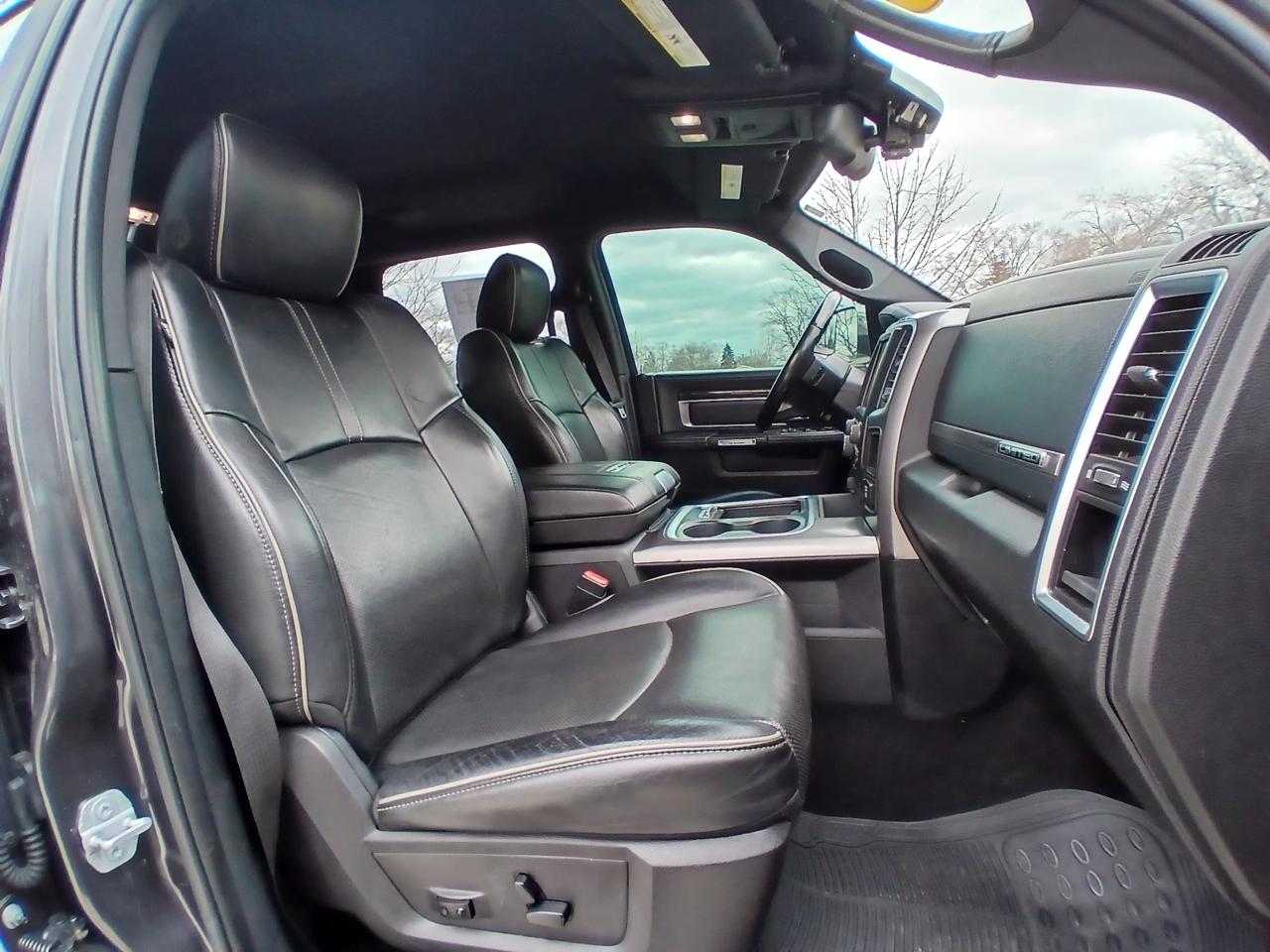 RAM 1500 4WD Crew Cab 140.5" Longhorn Limited 2016