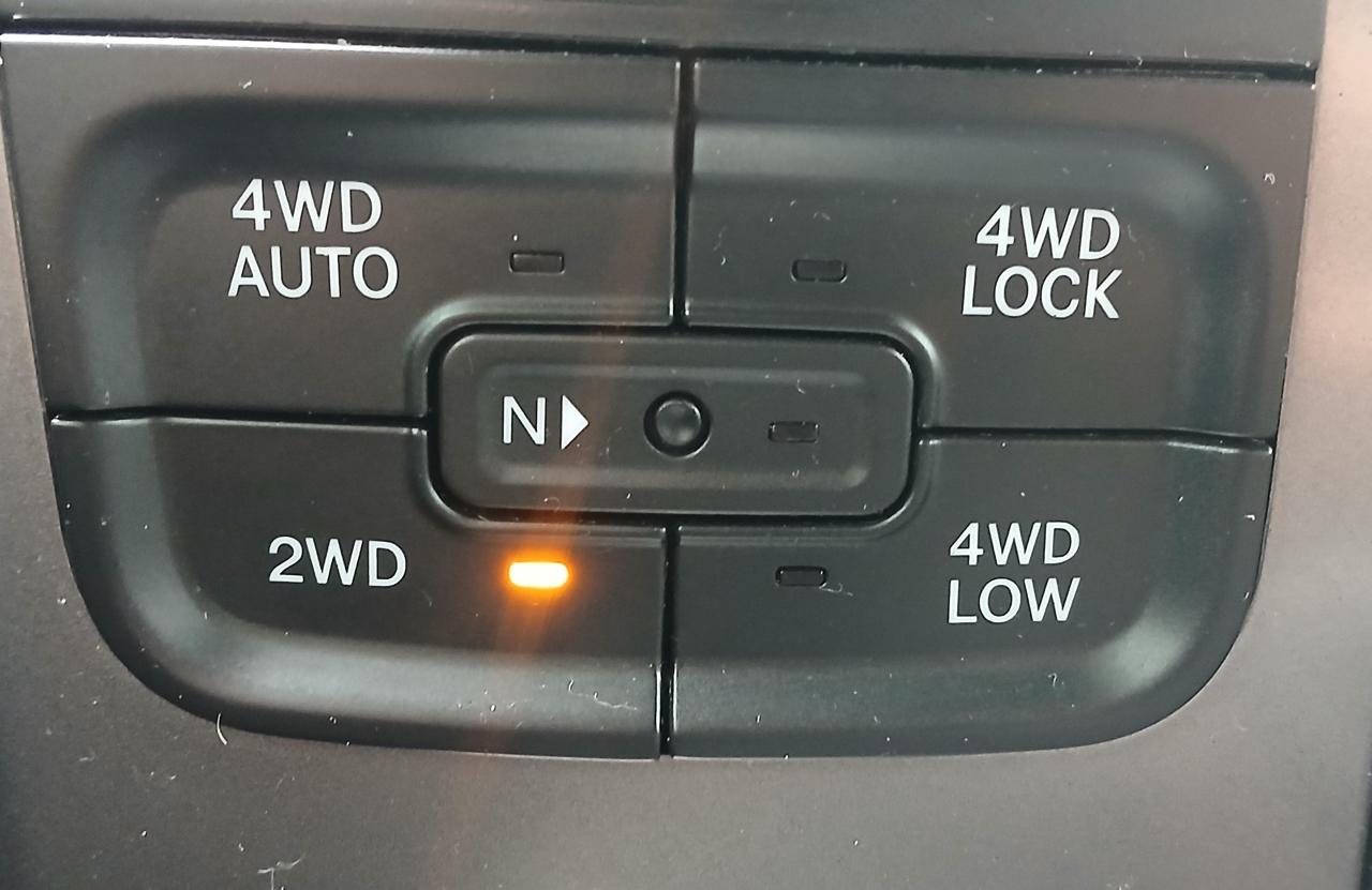 RAM 1500 4WD Crew Cab 140.5" Longhorn Limited 2016