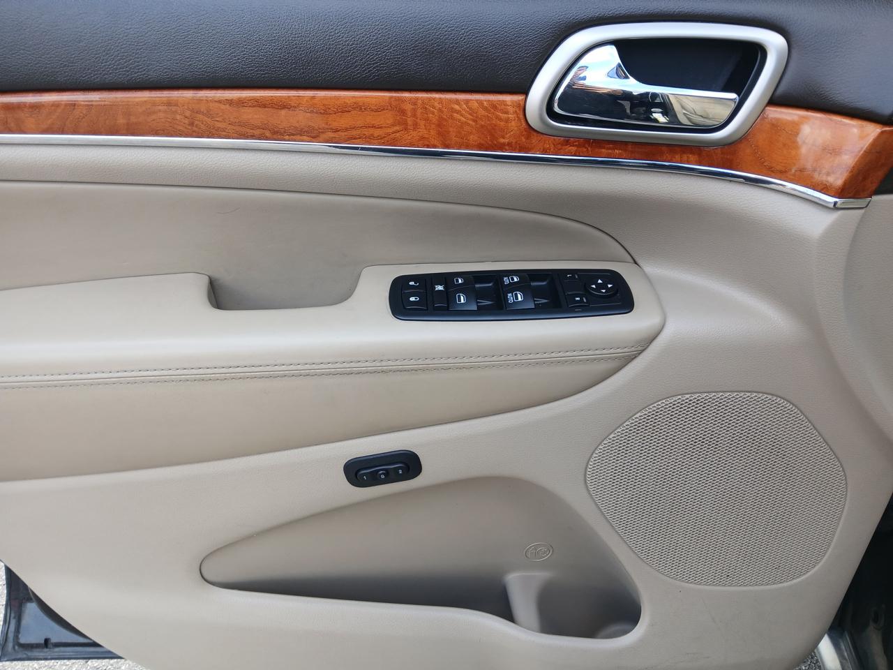 Jeep Grand Cherokee 4WD 4dr Overland 2012