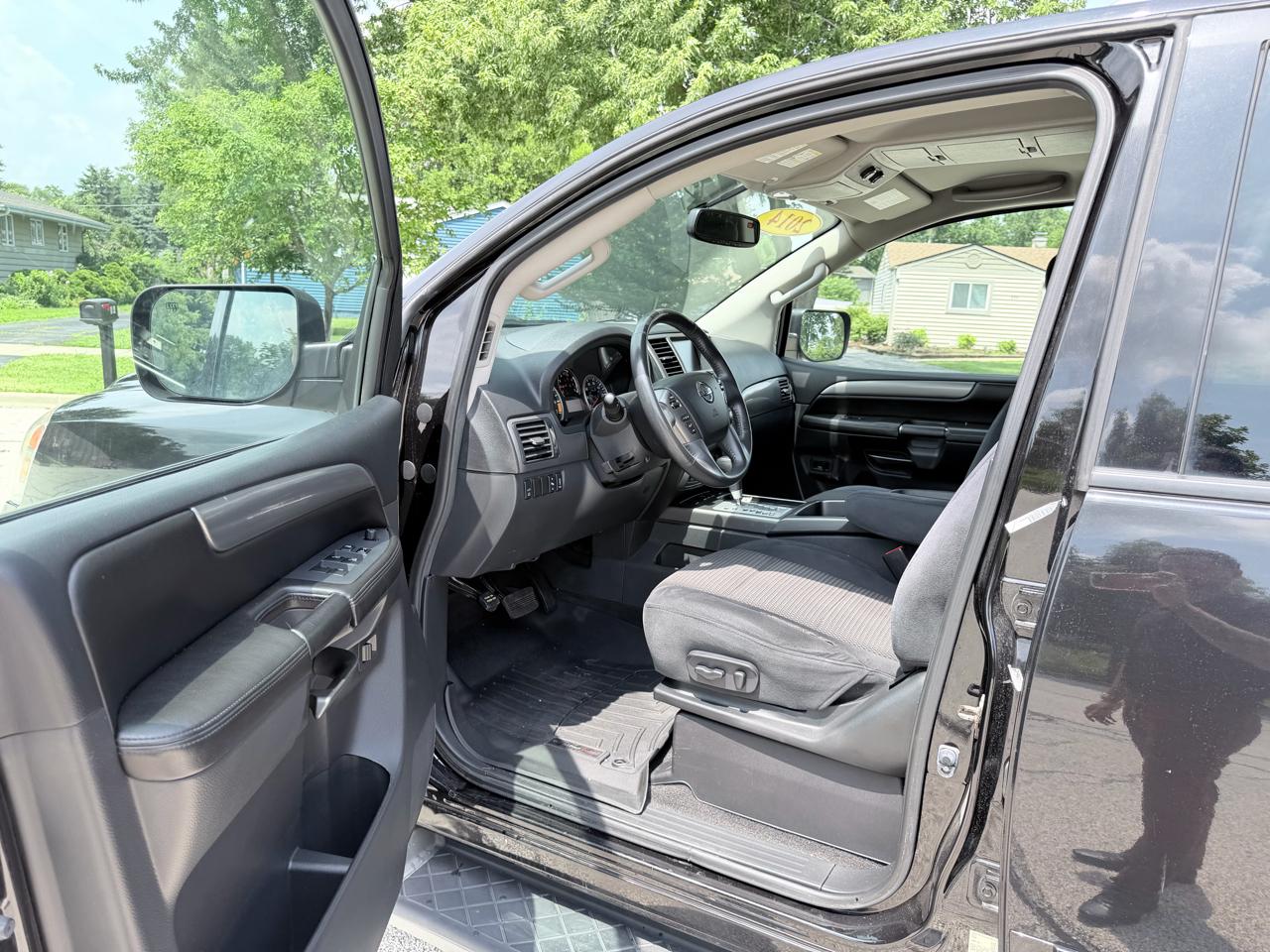 Nissan Armada 4WD 4dr SV 2014