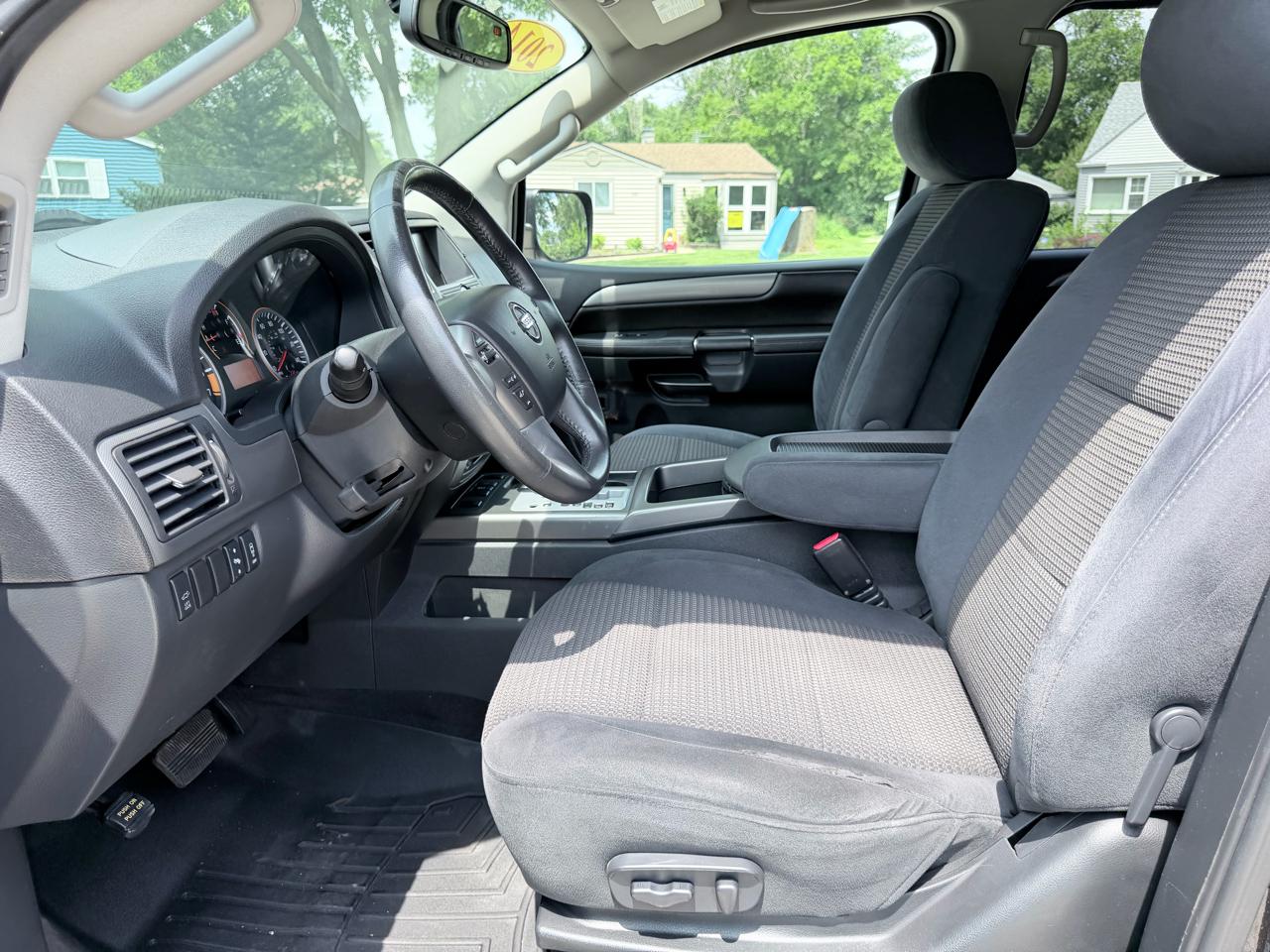 Nissan Armada 4WD 4dr SV 2014